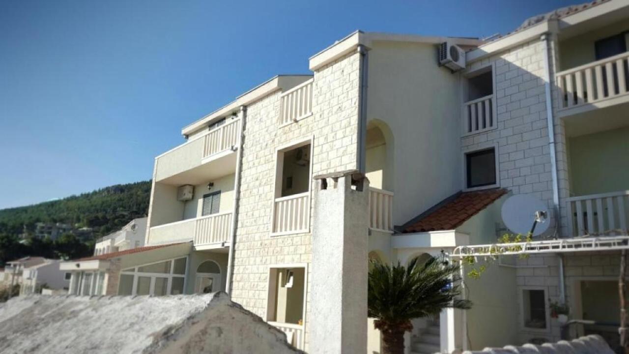 Apartments Angela Baska Voda Bilik gambar