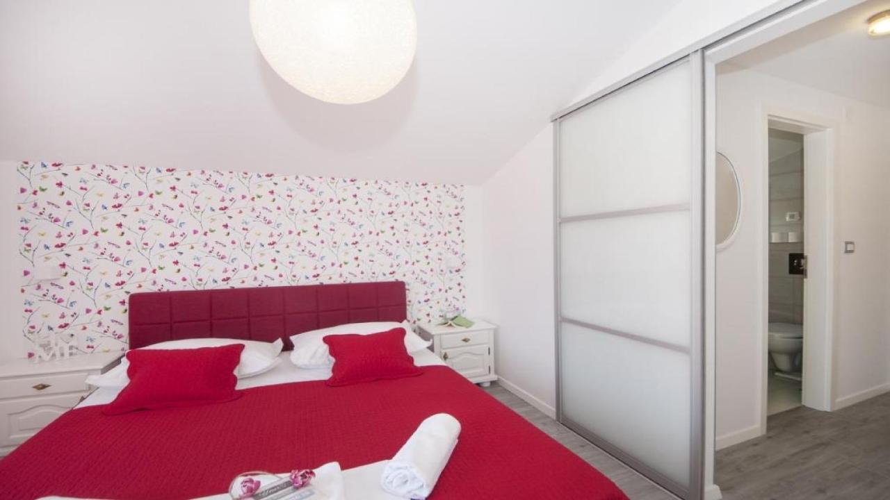 Apartments Angela Baska Voda Bilik gambar