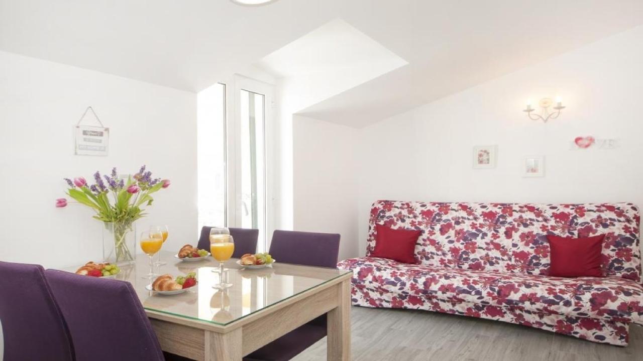 Apartments Angela Baska Voda Bilik gambar